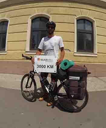 Tânărul Marius Bucur a finalizat turul României pe graniţă cu bicicleta, susţinut de Iulius Group