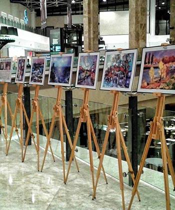 Lucrări create de artişti cu dizabilităţi, expuse în Palas Mall